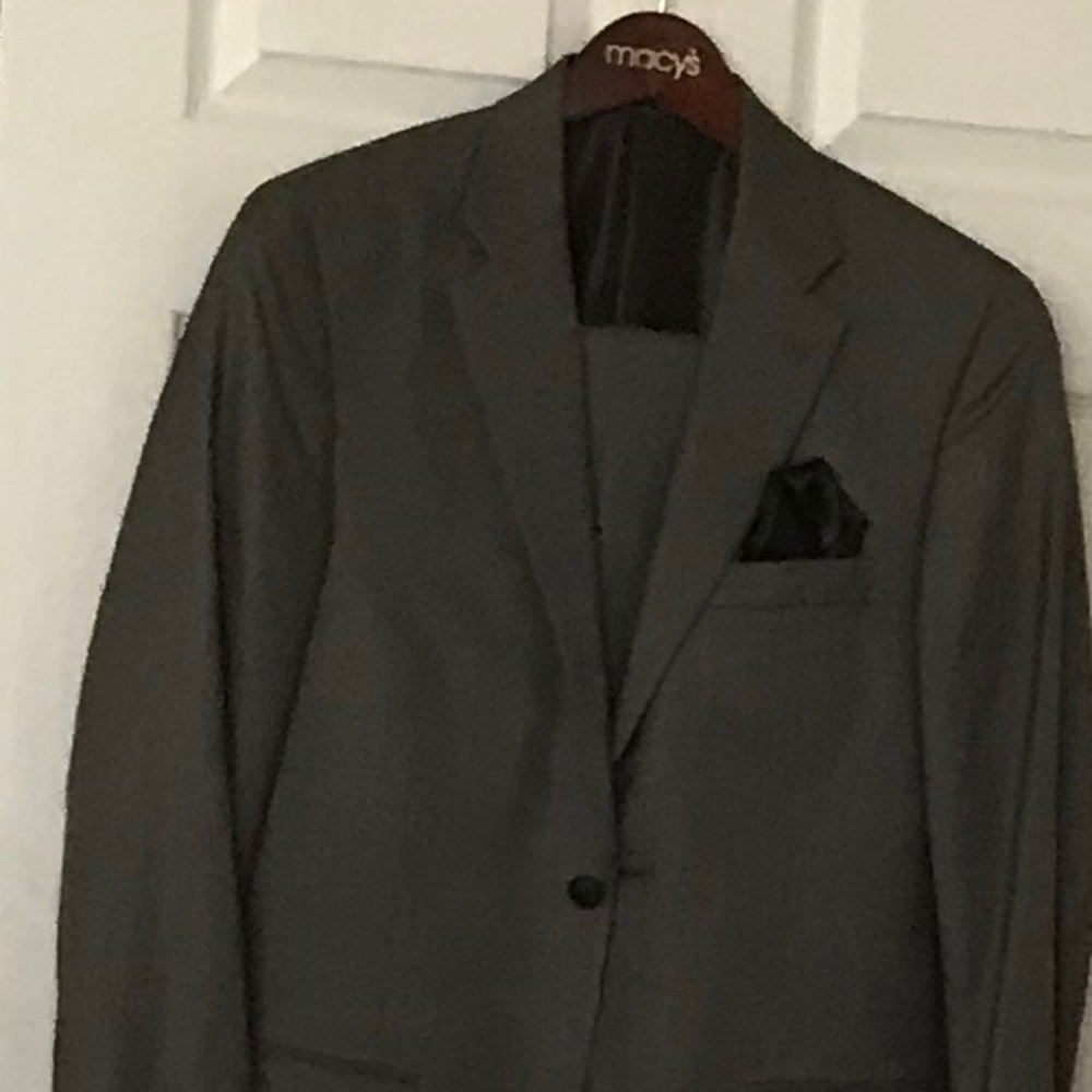 ALFANI  men full suit wool & silk blend size R30